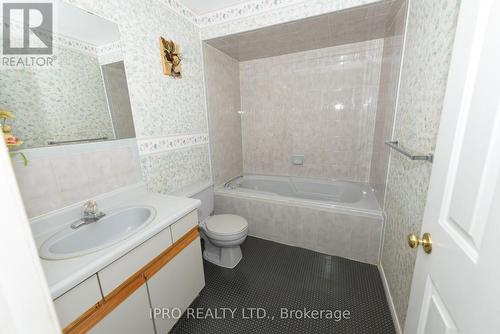 28 - 38 Elora Drive, Hamilton, ON - Indoor Photo Showing Bathroom