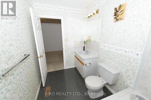 28 - 38 Elora Drive, Hamilton, ON - Indoor Photo Showing Bathroom