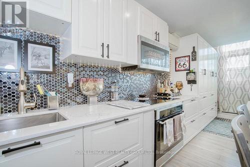 Ph1 - 3621 Lake Shore Boulevard W, Toronto, ON - Indoor Photo Showing Kitchen With Upgraded Kitchen