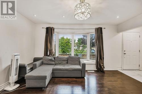 41 Freeborn Crescent, Toronto, ON - Indoor Photo Showing Living Room