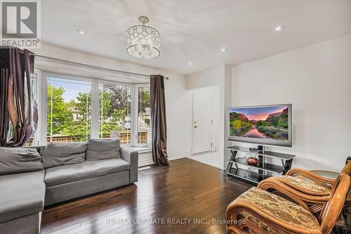 41 Freeborn Crescent, Toronto, ON - Indoor Photo Showing Living Room