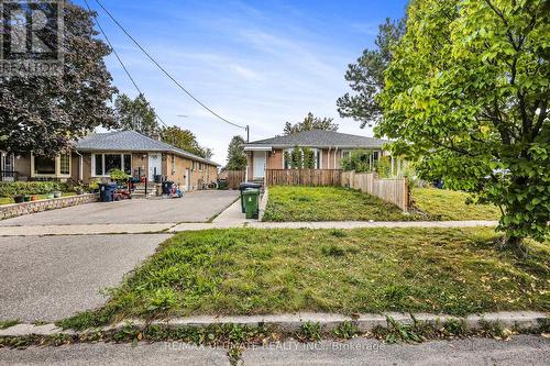 41 Freeborn Crescent, Toronto, ON - Outdoor