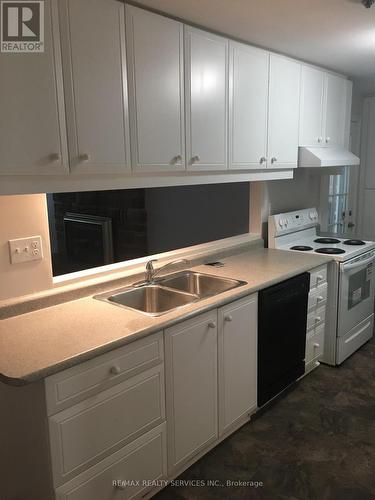 907 Adams Road, Innisfil, ON - Indoor Photo Showing Kitchen With Double Sink