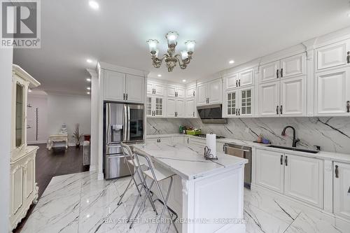 58 Princeton Avenue, Richmond Hill, ON - Indoor Photo Showing Kitchen With Upgraded Kitchen