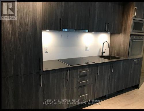 421W - 27 Bathurst Street E, Toronto, ON - Indoor Photo Showing Kitchen