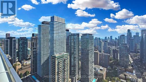 4204 - 1 Bloor Street E, Toronto, ON 