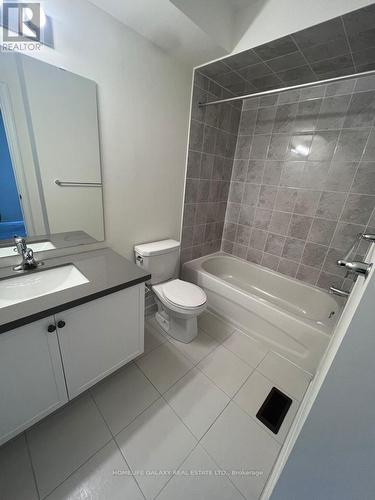 28 Phillipsen Way, Markham, ON - Indoor Photo Showing Bathroom