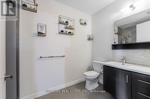 603 - 40 Esplanade Lane, Grimsby, ON - Indoor Photo Showing Bathroom