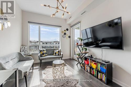 603 - 40 Esplanade Lane, Grimsby, ON - Indoor Photo Showing Living Room