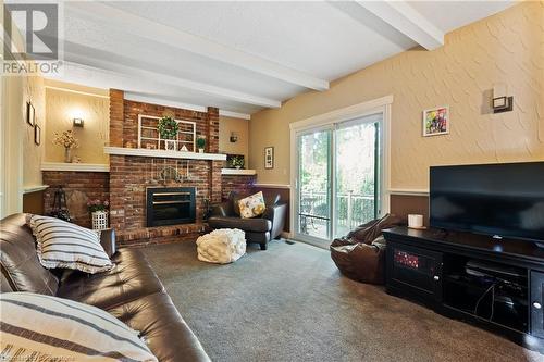 7087 Mount Forest Lane, Niagara Falls, ON - Indoor Photo Showing Living Room With Fireplace