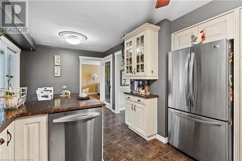 7087 Mount Forest Lane, Niagara Falls, ON - Indoor Photo Showing Kitchen