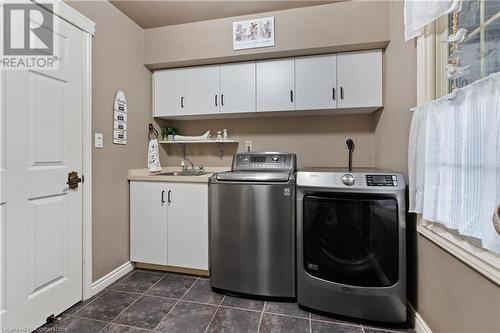 7087 Mount Forest Lane, Niagara Falls, ON - Indoor Photo Showing Laundry Room