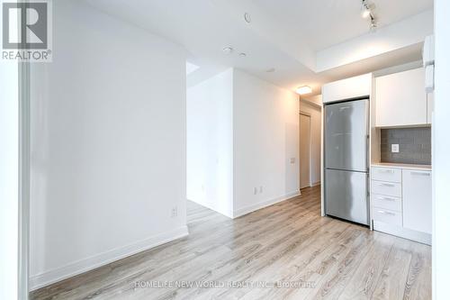 703 - 42 Charles Street E, Toronto, ON - Indoor Photo Showing Kitchen