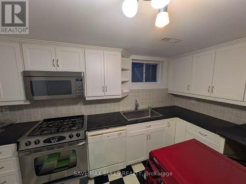 1152 Gloucester Square, Pickering, ON - Indoor Photo Showing Kitchen