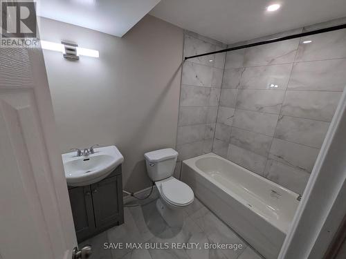 1152 Gloucester Square, Pickering, ON - Indoor Photo Showing Bathroom