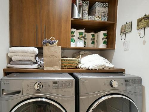 Laundry room - 612 Rue Du Beaujolais, Rosemère, QC - Indoor Photo Showing Laundry Room