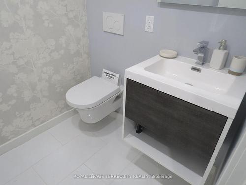 3305-2045 Lakeshore Blvd W, Toronto, ON - Indoor Photo Showing Bathroom