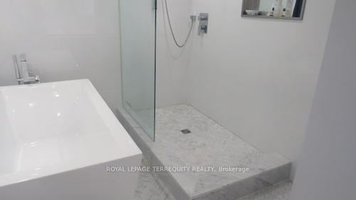 3305-2045 Lakeshore Blvd W, Toronto, ON - Indoor Photo Showing Bathroom