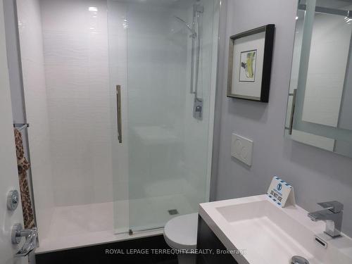 3305-2045 Lakeshore Blvd W, Toronto, ON - Indoor Photo Showing Bathroom