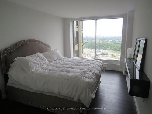 3305-2045 Lakeshore Blvd W, Toronto, ON - Indoor Photo Showing Bedroom