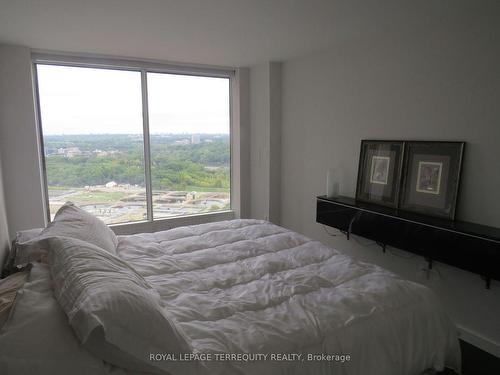 3305-2045 Lakeshore Blvd W, Toronto, ON - Indoor Photo Showing Bedroom