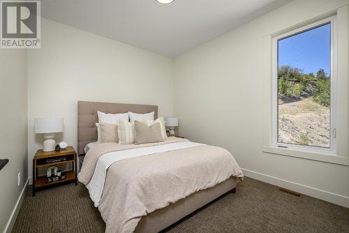 183 Sarsons Drive, Coldstream, BC - Indoor Photo Showing Bedroom