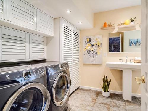 Salle de lavage - 212 10E Avenue, Saint-Anicet, QC - Indoor Photo Showing Laundry Room