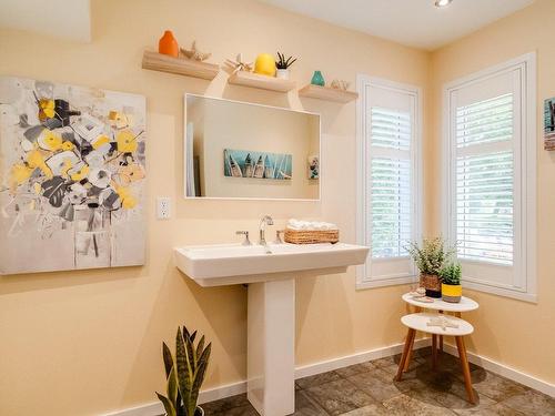 Salle d'eau - 212 10E Avenue, Saint-Anicet, QC - Indoor Photo Showing Bathroom