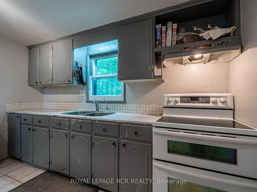 1290 Olde Base Line Rd, Caledon, ON - Indoor Photo Showing Kitchen With Double Sink