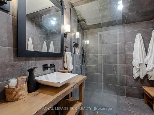 1290 Olde Base Line Rd, Caledon, ON - Indoor Photo Showing Bathroom