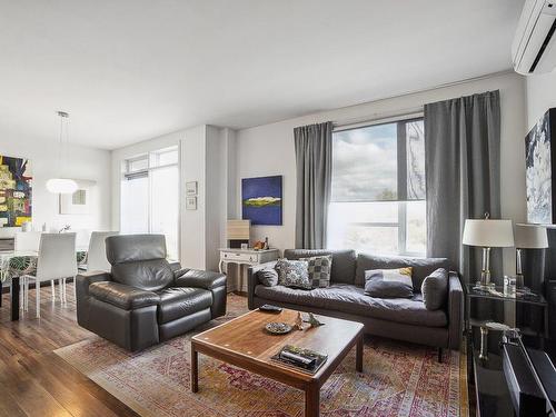 Salon - 512-100 Rue Cartier, Saint-Lambert, QC - Indoor Photo Showing Living Room