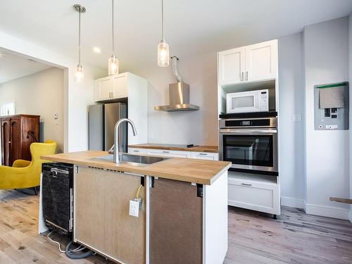 Kitchen - 5543 Rue Bannantyne, Montréal (Verdun/Île-Des-Soeurs), QC - Indoor Photo Showing Kitchen With Upgraded Kitchen