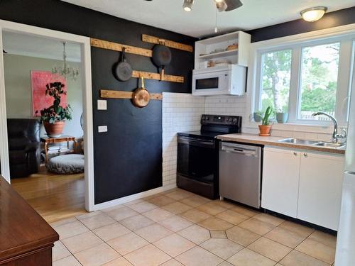 Cuisine - 592 Rue Kenny, Gatineau (Buckingham), QC - Indoor Photo Showing Kitchen With Double Sink