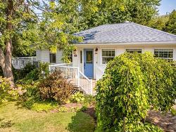 45 Chestnut Avenue  Wolfville, NS B4P 1V7