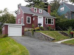 42 Springvale Avenue  Halifax, NS B3N 2A5