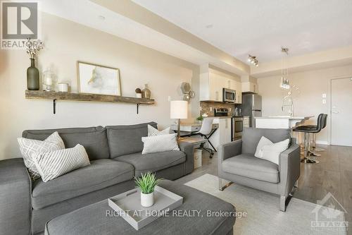 203 - 659 Sue Holloway Drive, Ottawa, ON - Indoor Photo Showing Living Room