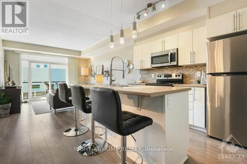 203 - 659 Sue Holloway Drive, Ottawa, ON - Indoor Photo Showing Kitchen With Upgraded Kitchen