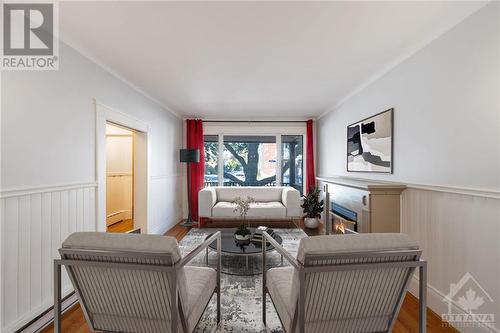 367 Mackay Street, Ottawa, ON - Indoor Photo Showing Living Room