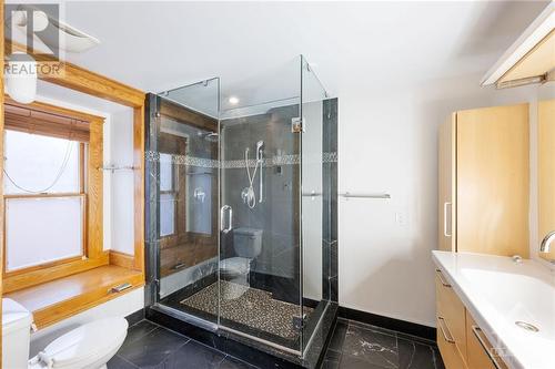 367 Mackay Street, Ottawa, ON - Indoor Photo Showing Bathroom