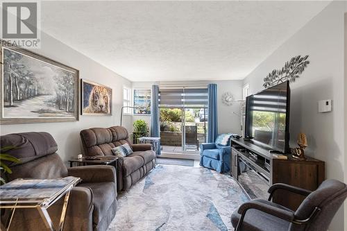 274 Ormond Street Unit#106, Brockville, ON - Indoor Photo Showing Living Room