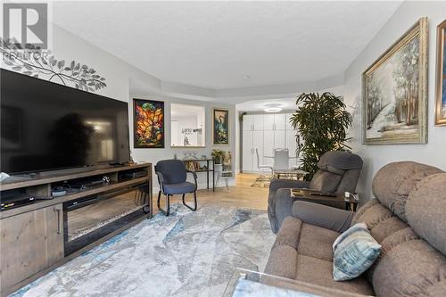 274 Ormond Street Unit#106, Brockville, ON - Indoor Photo Showing Living Room