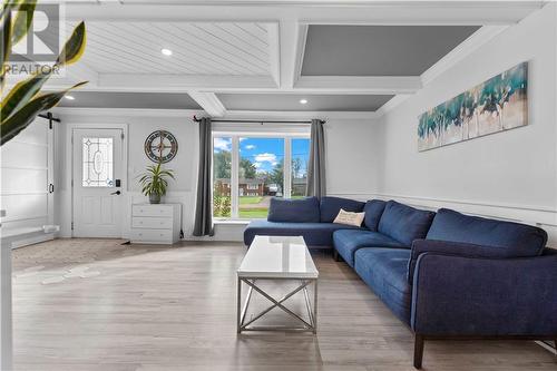 40 Meadowbrook Drive, Pembroke, ON - Indoor Photo Showing Living Room