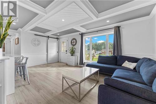 40 Meadowbrook Drive, Pembroke, ON - Indoor Photo Showing Living Room