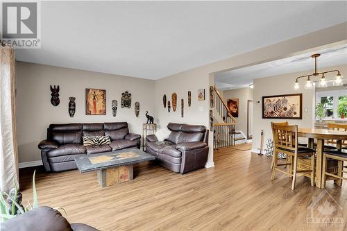 1715 Prestwick Drive, Ottawa, ON - Indoor Photo Showing Living Room