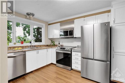 1715 Prestwick Drive, Ottawa, ON - Indoor Photo Showing Kitchen With Stainless Steel Kitchen