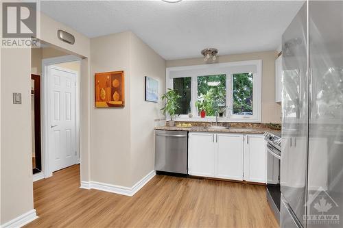 1715 Prestwick Drive, Ottawa, ON - Indoor Photo Showing Kitchen