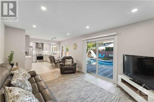 1010 Cahill Drive W, Ottawa, ON - Indoor Photo Showing Living Room