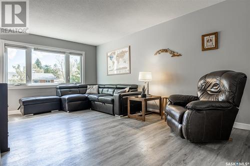 5 Rupert Drive, Saskatoon, SK - Indoor Photo Showing Living Room