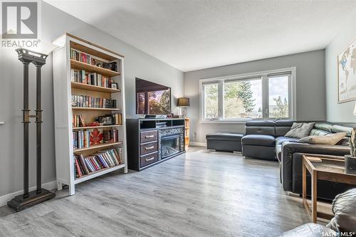 5 Rupert Drive, Saskatoon, SK - Indoor Photo Showing Living Room