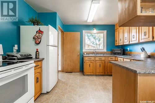 5 Rupert Drive, Saskatoon, SK - Indoor Photo Showing Kitchen With Double Sink